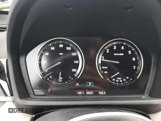 2018 BMW X1 xDrive28i z VIN WBXHT3C39J5L34133, wystawiony jako Copart lot #60195805 z przebiegiem 49 551 mil mil oraz Szkoda całkowita • Salvage title. Historia ofert i sprzedaży dostępna na DreamBid. Obrazek 9.