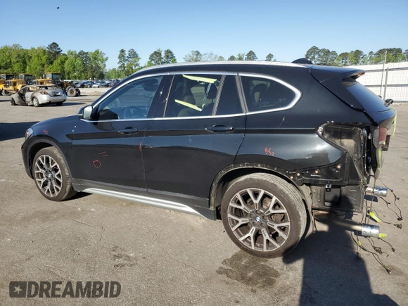 2021 BMW X1 sDrive28i z VIN WBXJG7C02M5U22447, wystawiony jako Copart lot #52927285 z przebiegiem 45 128 mil mil oraz Szkody całkowita. Historia ofert i sprzedaży dostępna na DreamBid. Obrazek 2.