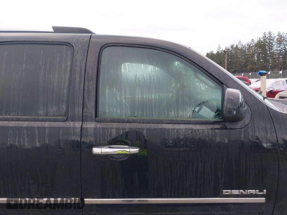 2011 GMC Yukon Denali with VIN 1GKS2EEF9BR261336, listed as a IAAI auction lot 41796533 with 149,808 mi miles. Bid and sale history available at carsss.com. Image 13.