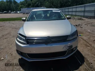2012 Volkswagen Jetta TDI w/Premium & Nav z VIN 3VWLL7AJ7CM011404, wystawiony jako Copart lot #61536925 z przebiegiem 133 183 mil mil oraz Szkoda całkowita • Salvage title. Historia ofert i sprzedaży dostępna na DreamBid. Obrazek 5.