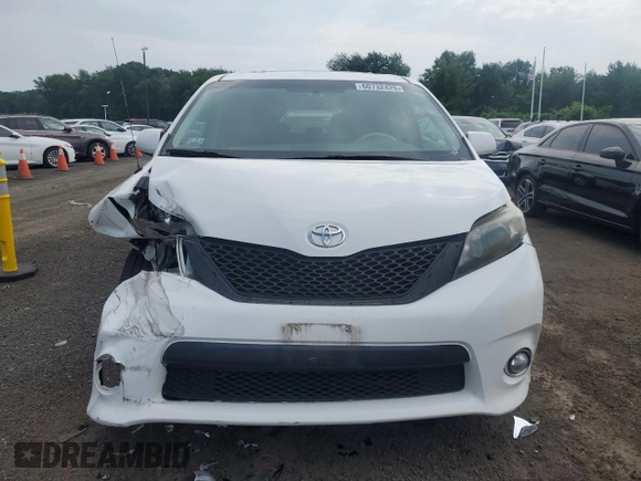 2013 Toyota Sienna SE с VIN 5TDXK3DC3DS315294, выставлен на аукционе Copart как лот 60732425 с пробегом 84 030 миль миль и Списание • Salvage title. История ставок и продаж доступна на DreamBid. Изображение 5.