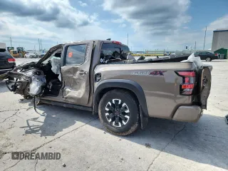 2024 Nissan Frontier SV z VIN 1N6ED1EK5RN666780, wystawiony jako Copart lot #59090905 z przebiegiem Nie podano mil oraz Szkoda całkowita • Salvage title. Historia ofert i sprzedaży dostępna na DreamBid. Obrazek 2.
