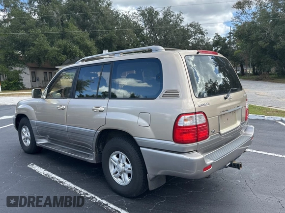 1998 Lexus LX 470 z VIN JT6HT00W7W0008417, wystawiony jako Copart lot #79324334 z przebiegiem 183 911 mil mil oraz Czysty tytuł • Clean title. Historia ofert i sprzedaży dostępna na DreamBid. Obrazek 3.