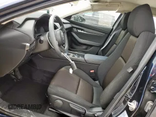 2021 Mazda 3 S z VIN JM1BPAAL3M1321131, wystawiony jako Copart lot #63148205 z przebiegiem 9 910 mil mil oraz Szkoda całkowita • Salvage title. Historia ofert i sprzedaży dostępna na DreamBid. Obrazek 7.
