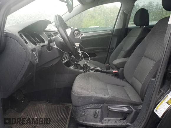 2017 Volkswagen Golf S z VIN 3VWC17AU0HM528910, wystawiony jako Copart lot #55640795 z przebiegiem 67 837 mil mil oraz Szkoda całkowita • Salvage title. Historia ofert i sprzedaży dostępna na DreamBid. Obrazek 7.