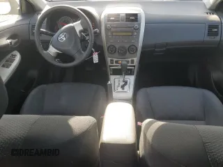 2010 Toyota Corolla z VIN 1NXBU4EE2AZ380585, wystawiony jako Copart lot #57024125 z przebiegiem 175 334 mil mil oraz Szkoda całkowita • Salvage title. Historia ofert i sprzedaży dostępna na DreamBid. Obrazek 8.