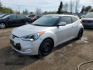 2013 Hyundai Veloster w/Black Int z VIN KMHTC6AD4DU139261, wystawiony jako Copart lot #56175095 z przebiegiem 148 483 mil mil oraz Czysty tytuł • Clean title. Historia ofert i sprzedaży dostępna na DreamBid. Obrazek 1.