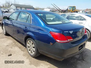 2007 Toyota Avalon XL z VIN 4T1BK36B47U181177, wystawiony jako IAAI lot #42104757 z przebiegiem 391 116 mil mil oraz . Historia ofert i sprzedaży dostępna na DreamBid. Obrazek 3.