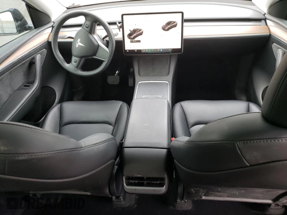 2024 Tesla Model Y Long Range with VIN 7SAYGAEE5RF038446, listed as a Copart auction lot 48868025 with 10,410 mi miles and Salvage Title. Bid and sale history available at DreamBid. Image 8.