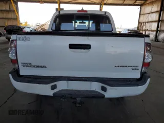 2015 Toyota Tacoma PreRunner z VIN 3TMJU4GNXFM175959, wystawiony jako Copart lot #57895825 z przebiegiem 157 955 mil mil oraz Szkoda całkowita • Salvage title. Historia ofert i sprzedaży dostępna na DreamBid. Obrazek 6.