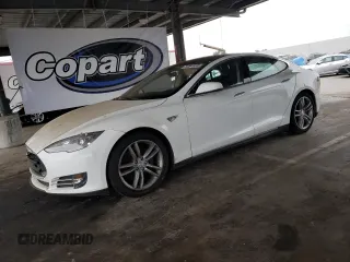 2013 Tesla Model S with VIN 5YJSA1CN1DFP14049, listed as a Copart auction lot 54541415 with 124,270 mi miles and Salvage Title. Bid and sale history available at carsss.com. Image 1.