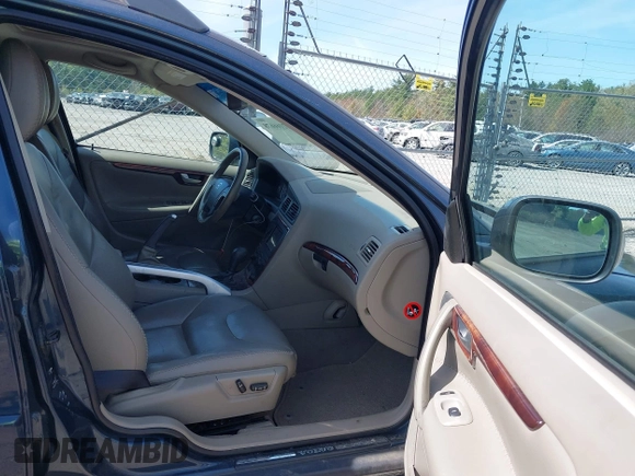 2007 Volvo XC70 with VIN YV4SZ592571273632, listed as a IAAI auction lot 42166678 with 199,891 mi miles. Bid and sale history available at carsss.com. Image 5.