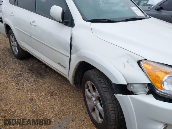2011 Toyota RAV4 Ltd with VIN 2T3YF4DV1BW057806, listed as a IAAI auction lot 41237304 with 158,305 mi miles. Bid and sale history available at carsss.com. Image 17.