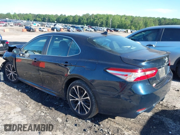 2020 Toyota Camry SE z VIN 4T1G11AK8LU362751, wystawiony jako IAAI lot #42322858 z przebiegiem 105 175 mil mil oraz . Historia ofert i sprzedaży dostępna na DreamBid. Obrazek 3.