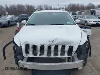 2018 Jeep Cherokee Latitude Plus with VIN 1C4PJMLBXJD598592, listed as a IAAI auction lot 41892635 with 145,031 mi miles. Bid and sale history available at carsss.com. Image 13.