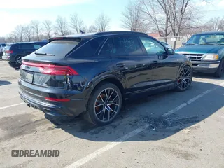 2021 Audi Q8 Prestige z VIN WA1FVAF18MD012276, wystawiony jako IAAI lot #41651592 z przebiegiem 45 615 mil mil oraz . Historia ofert i sprzedaży dostępna na DreamBid. Obrazek 4.