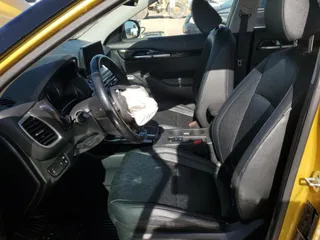 2021 Kia Seltos SX z VIN KNDETCA22M7054427, wystawiony jako Copart lot #56819495 z przebiegiem 93 904 mil mil oraz Szkoda całkowita • Salvage title. Historia ofert i sprzedaży dostępna na DreamBid. Obrazek 7.