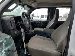 2017 Chevrolet Express Passenger LT z VIN 1GAZGPFG1H1180376, wystawiony jako Copart lot #54597385 z przebiegiem Nie podano mil oraz Szkody całkowita. Historia ofert i sprzedaży dostępna na DreamBid. Obrazek 7.