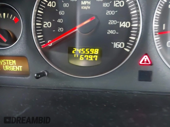 2006 Volvo S60 2.5T with VIN YV1RH592662544172, listed as a IAAI auction lot 41391185 with 245,598 mi miles. Bid and sale history available at carsss.com. Image 7.