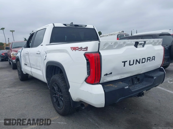 2024 Toyota Tundra Limited z VIN 5TFWA5DB2RX156299, wystawiony jako IAAI lot #42425471 z przebiegiem 41 874 mil mil oraz . Historia ofert i sprzedaży dostępna na DreamBid. Obrazek 3.