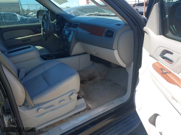 2008 GMC Yukon SLT w/4SB with VIN 1GKFK13008R226847, listed as a IAAI auction lot 41779777 with 216,166 mi miles. Bid and sale history available at carsss.com. Image 5.