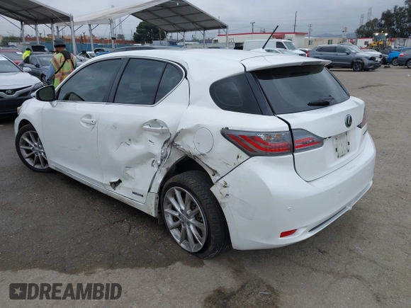2013 Lexus CT 200h z VIN JTHKD5BH0D2126459, wystawiony jako IAAI lot #42207697 z przebiegiem 188 111 mil mil oraz . Historia ofert i sprzedaży dostępna na DreamBid. Obrazek 3.