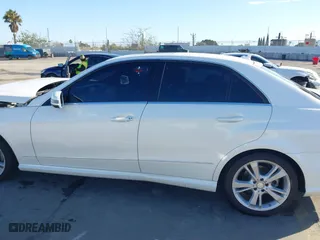 2013 Mercedes-Benz E-Class E 350 Luxury with VIN WDDHF5KB2DA721777, listed as a IAAI auction lot 41756226 with 128,954 mi miles. Bid and sale history available at carsss.com. Image 14.