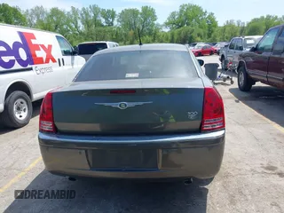 2008 Chrysler 300 C Hemi with VIN 2C3LA63H18H172015, listed as a IAAI auction lot 42055764 with 130,915 mi miles. Bid and sale history available at carsss.com. Image 16.