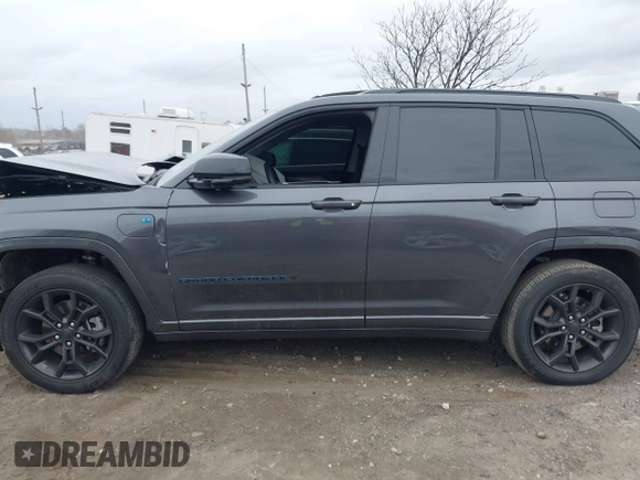 2024 Jeep Grand Cherokee z VIN 1C4RJYB6XR8955858, wystawiony jako IAAI lot #41724210 z przebiegiem Nie podano mil oraz . Historia ofert i sprzedaży dostępna na DreamBid. Obrazek 13.