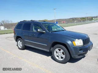 2007 Jeep Grand Cherokee Laredo with VIN 1J8GR48K07C561608, listed as a IAAI auction lot 41923454 with 230,351 mi miles. Bid and sale history available at carsss.com. Image 1.