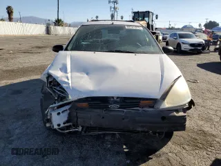 2001 Ford Focus SE with VIN 1FAFP36381W307820, listed as a Copart auction lot 89131375 with Not Provided miles and Salvage Title. Bid and sale history available at DreamBid. Image 5.