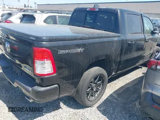 2021 Ram 1500 Big Horn z VIN 1C6SRFFT3MN791921, wystawiony jako IAAI lot #41970131 z przebiegiem 60 901 mil mil oraz . Historia ofert i sprzedaży dostępna na DreamBid. Obrazek 4.