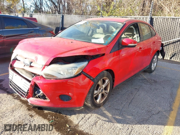 2013 Ford Focus SE z VIN 1FADP3F22DL311706, wystawiony jako IAAI lot #40888412 z przebiegiem 136 876 mil mil oraz . Historia ofert i sprzedaży dostępna na DreamBid. Obrazek 2.