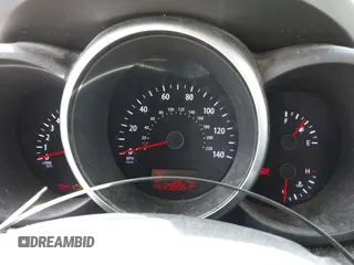 2013 Kia Soul + z VIN KNDJT2A6XD7486937, wystawiony jako IAAI lot #42087302 z przebiegiem 296 951 mil mil oraz . Historia ofert i sprzedaży dostępna na DreamBid. Obrazek 7.