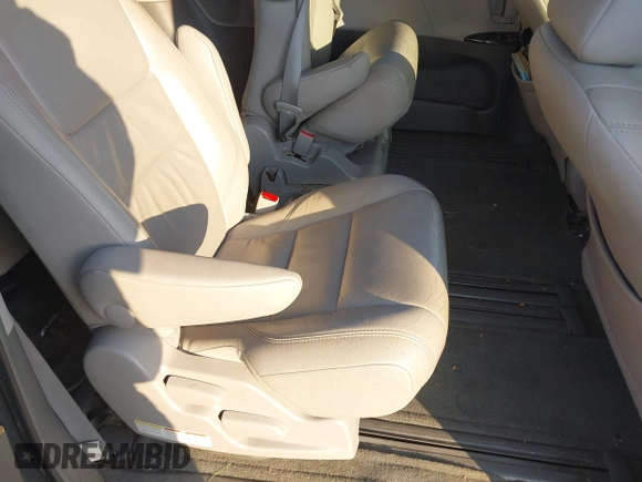 2016 Toyota Sienna XLE with VIN 5TDYK3DC2GS720782, listed as a IAAI auction lot 41184141 with 146,656 mi miles. Bid and sale history available at carsss.com. Image 8.