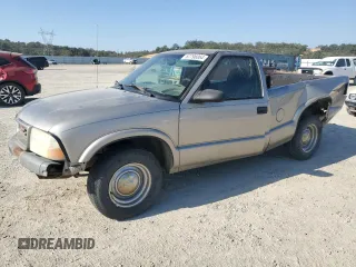 2001 GMC Sonoma SL with VIN 1GTCS14591K123515, listed as a Copart auction lot 67796064 with 313,545 mi miles and Salvage Title. Bid and sale history available at carsss.com. Image 1.