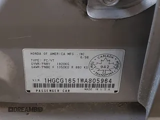 1998 Honda Accord EX z VIN 1HGCG1651WA805964, wystawiony jako IAAI lot #42320827 z przebiegiem 239 279 mil mil oraz . Historia ofert i sprzedaży dostępna na DreamBid. Obrazek 9.