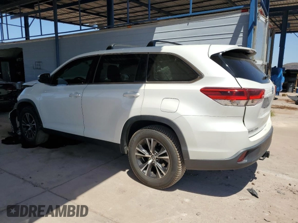 2019 Toyota Highlander LE z VIN 5TDZZRFH1KS367536, wystawiony jako Copart lot #55051045 z przebiegiem 67 732 mil mil oraz Szkoda całkowita • Salvage title. Historia ofert i sprzedaży dostępna na DreamBid. Obrazek 2.