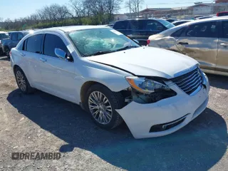 2013 Chrysler 200 Limited with VIN 1C3CCBCG5DN553457, listed as a IAAI auction lot 41791562 with 141,195 mi miles. Bid and sale history available at carsss.com. Image 1.