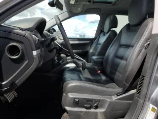 2006 Porsche Cayenne S z VIN WP1AB29P96LA62173, wystawiony jako Copart lot #57686985 z przebiegiem 194 071 mil mil oraz Szkoda całkowita • Salvage title. Historia ofert i sprzedaży dostępna na DreamBid. Obrazek 7.