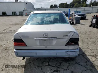 1995 Mercedes-Benz E Class with VIN WDBEB31E8SC246323, listed as a Copart auction lot 51137275 with 203,096 mi miles and Salvage Title. Bid and sale history available at carsss.com. Image 6.