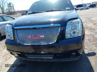 2011 GMC Yukon XL Denali with VIN 1GKS2MEF9BR175678, listed as a IAAI auction lot 41878478 with 226,715 mi miles. Bid and sale history available at carsss.com. Image 12.