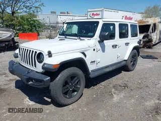 2021 Jeep Wrangler Unlimited Sahara z VIN 1C4HJXEN2MW528137, wystawiony jako IAAI lot #42134514 z przebiegiem 50 030 mil mil oraz . Historia ofert i sprzedaży dostępna na DreamBid. Obrazek 23.