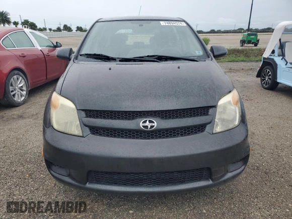 2006 Scion xA z VIN JTKKT624X60155935, wystawiony jako Copart lot #74894574 z przebiegiem Nie podano mil oraz Szkoda całkowita • Salvage title. Historia ofert i sprzedaży dostępna na DreamBid. Obrazek 5.