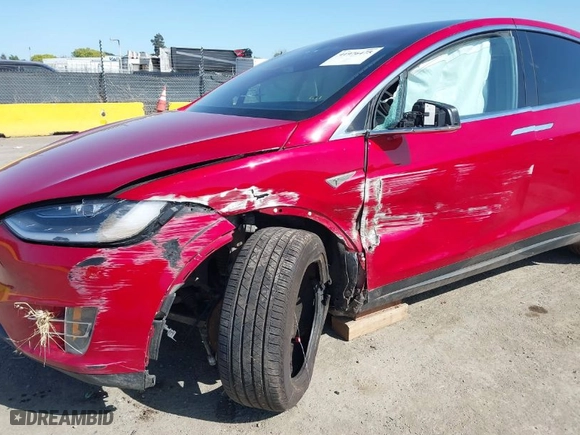 2016 Tesla Model X 70D with VIN 5YJXCAE27GF021994, listed as a IAAI auction lot 41976475 with 70,771 mi miles. Bid and sale history available at carsss.com. Image 6.