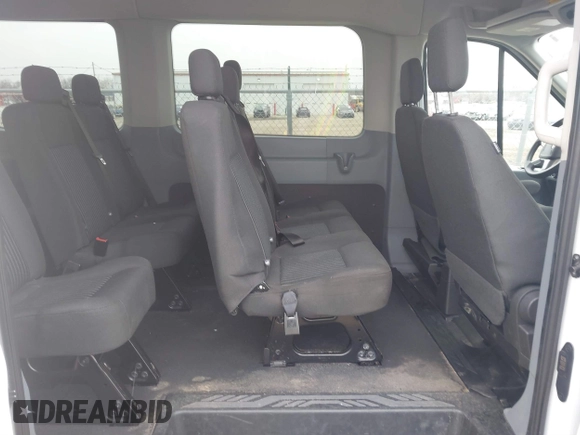 2016 Ford Transit Passenger XL z VIN 1FBZX2CM5GKA82811, wystawiony jako IAAI lot #41733437 z przebiegiem 31 959 mil mil oraz . Historia ofert i sprzedaży dostępna na DreamBid. Obrazek 8.