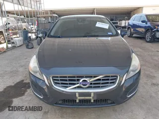 2013 Volvo S60 T5 Premier z VIN YV1612FS4D2217471, wystawiony jako IAAI lot #41986419 z przebiegiem 96 910 mil mil oraz . Historia ofert i sprzedaży dostępna na DreamBid. Obrazek 12.