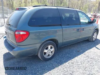 2005 Dodge Caravan SXT z VIN 2D4GP44L95R324232, wystawiony jako IAAI lot #42056320 z przebiegiem 200 459 mil mil oraz . Historia ofert i sprzedaży dostępna na DreamBid. Obrazek 4.