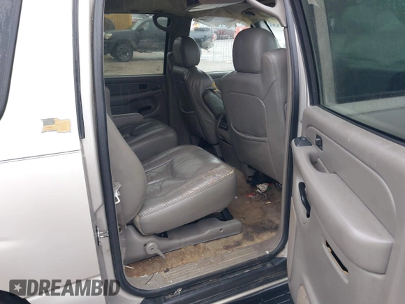 2004 Chevrolet Suburban LT with VIN 1GNEC16Z64J179774, listed as a IAAI auction lot 41562209 with 1 mi miles. Bid and sale history available at carsss.com. Image 8.