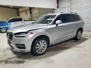 2016 Volvo XC90 T6 Momentum z VIN YV4A22PK9G1037177, wystawiony jako Copart lot #56052525 z przebiegiem 136 148 mil mil oraz Tytuł czysty. Historia ofert i sprzedaży dostępna na DreamBid. Obrazek 1.